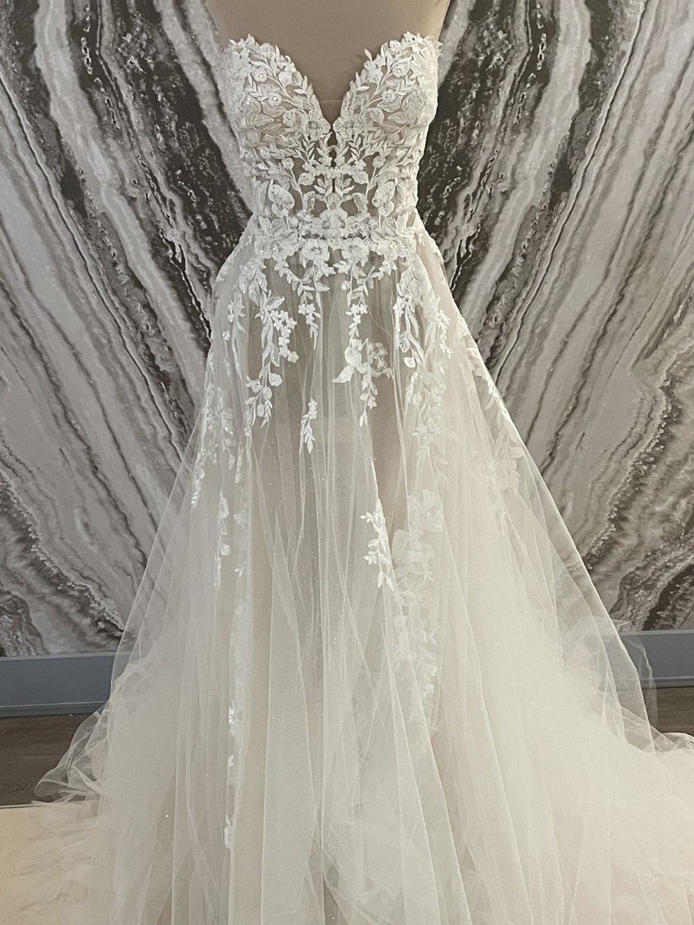 Ivory Lace Applique Tulle Wedding Dress with Plunging Bodice